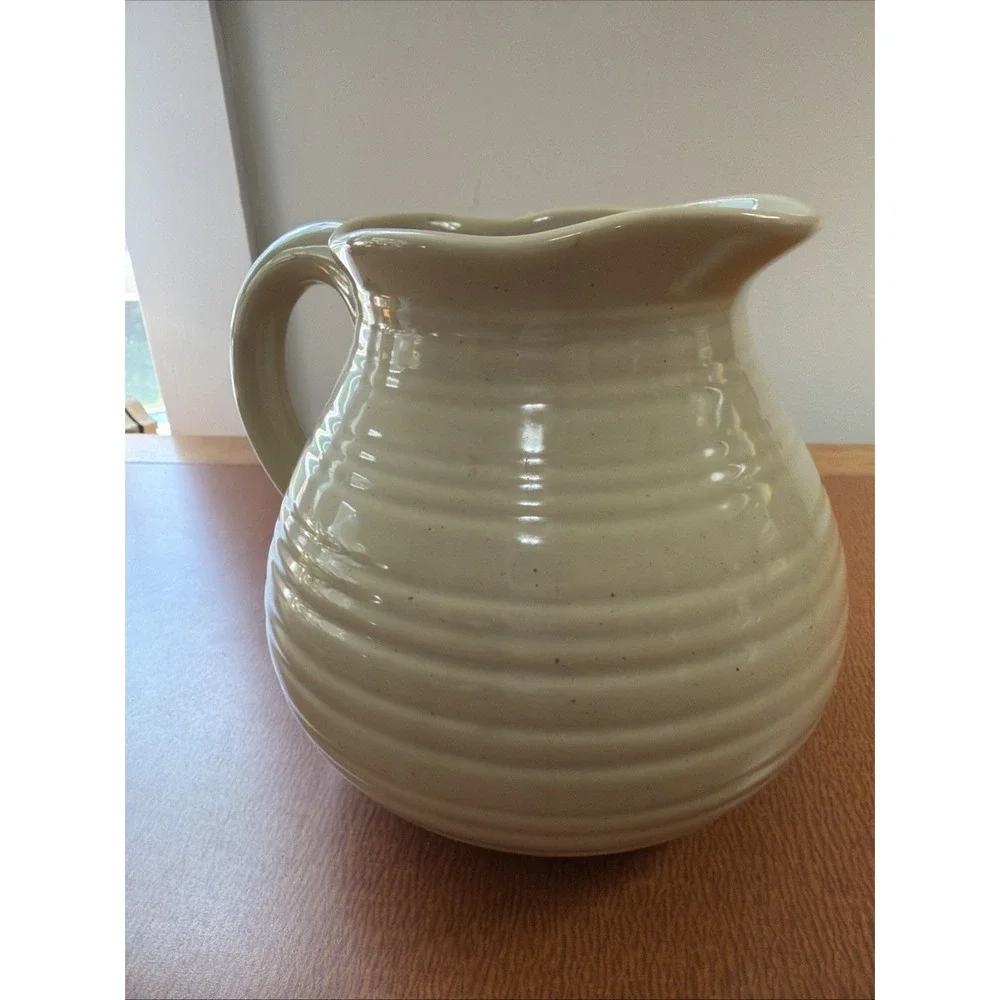 Vtg 3D Apple Design Stoneware Pitcher With Handle Beige Apple Embossed 7